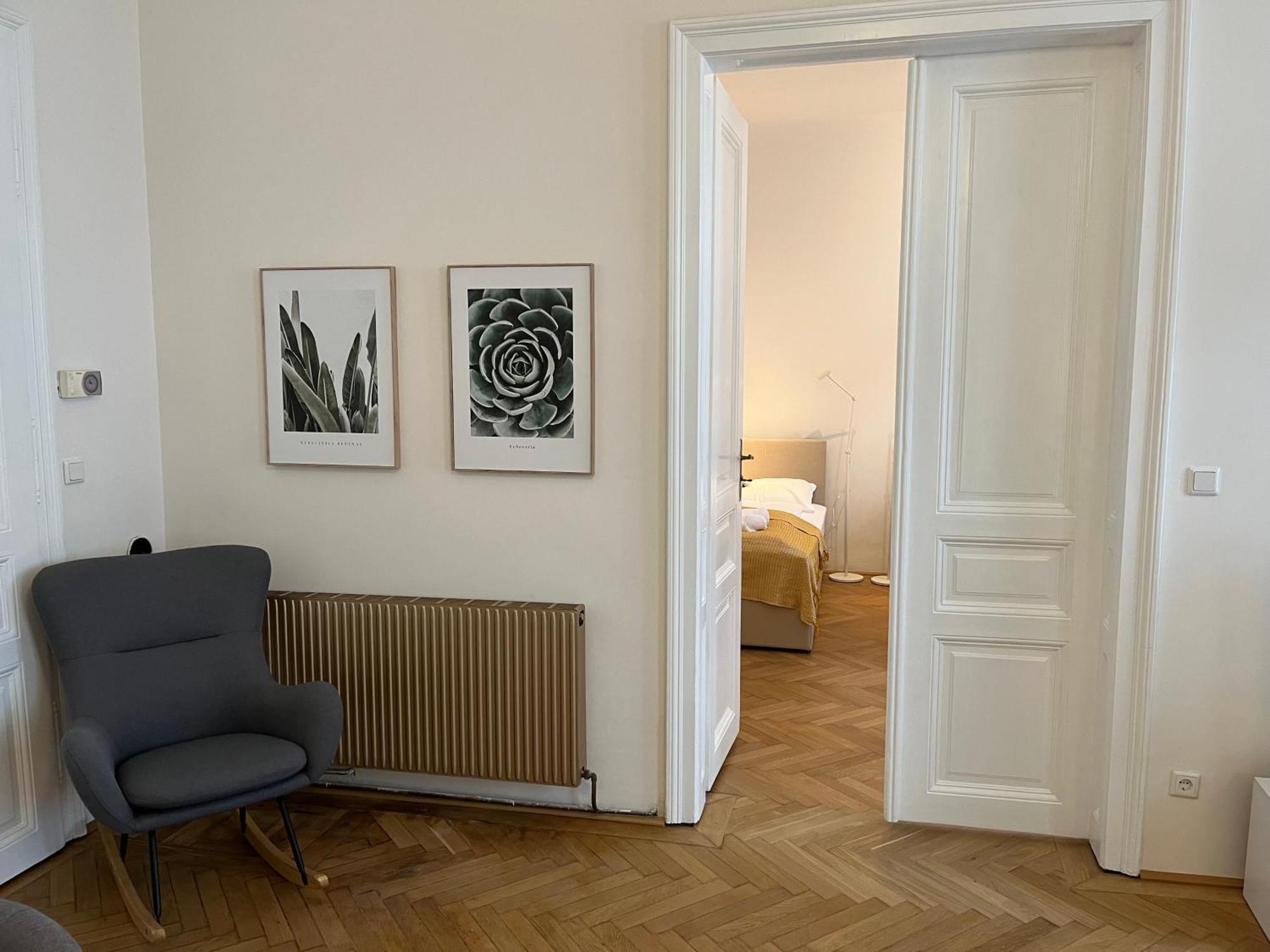 Grosszuegiger Wiener Altbau Gleich Neben Schoenbrunn Exterior foto